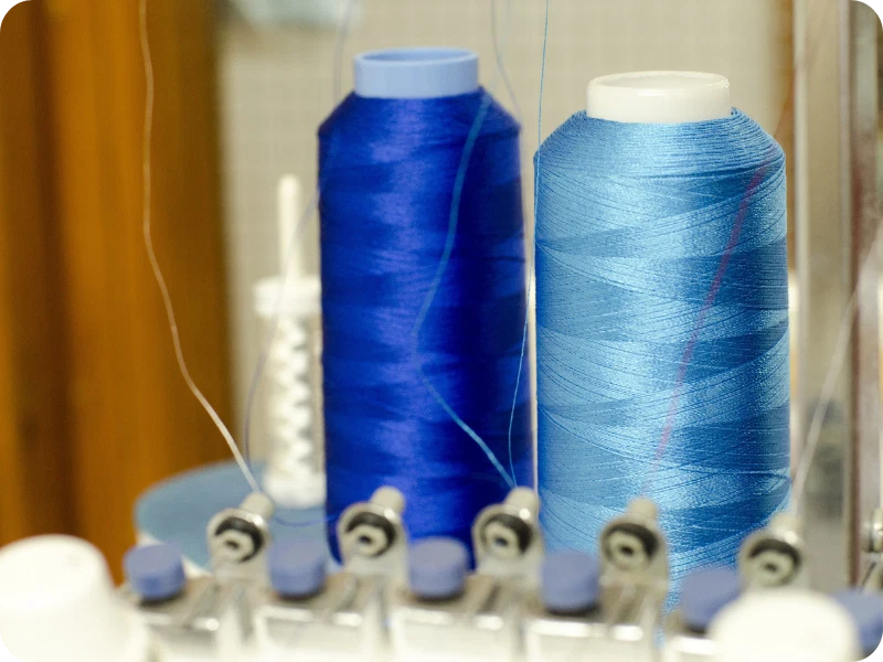 Bobines de fils pour une machine de broderie