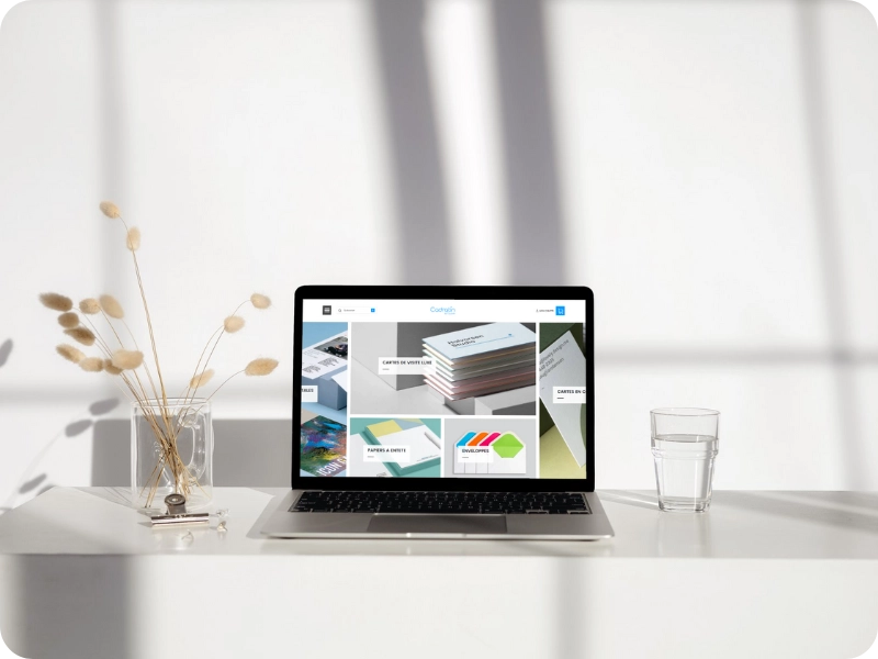 Un ordinateur portable avec un site web-to-print